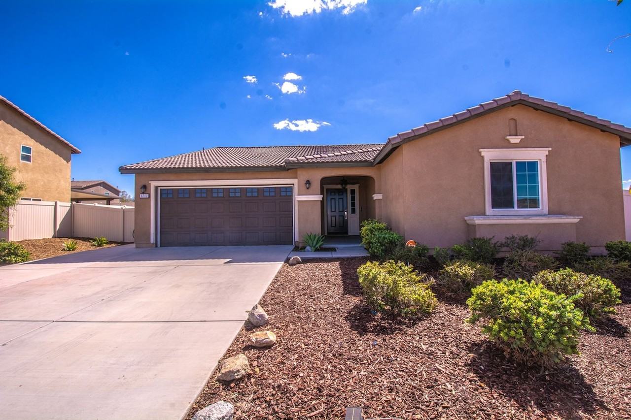 1717 Ranch View Ln - Photo 4 of 42