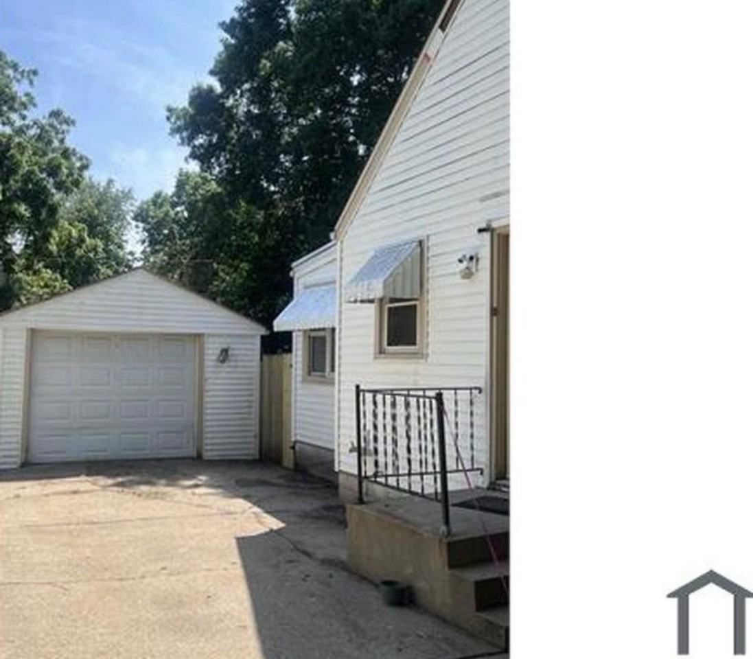 3012 Garfield Dr - Photo 2 of 8