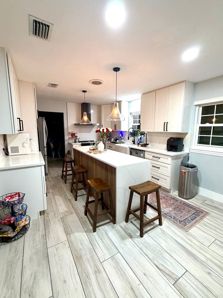 4412 Nw 15th Ter - Photo 3 of 16