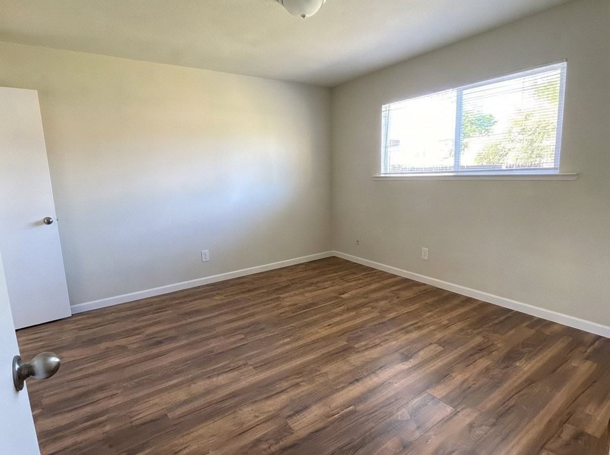7580 Tamoshanter Way - Photo 5 of 10