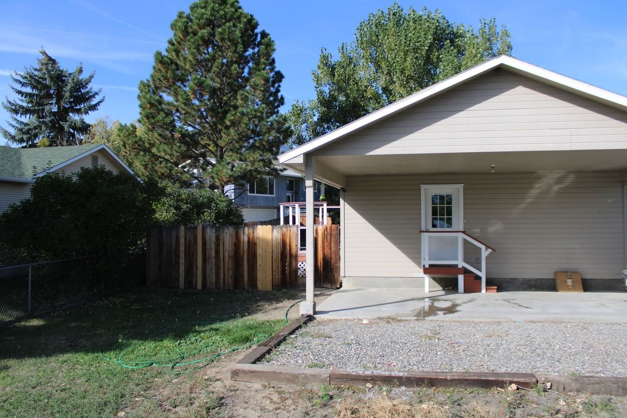 300 Stevens Ave - Photo 3 of 20