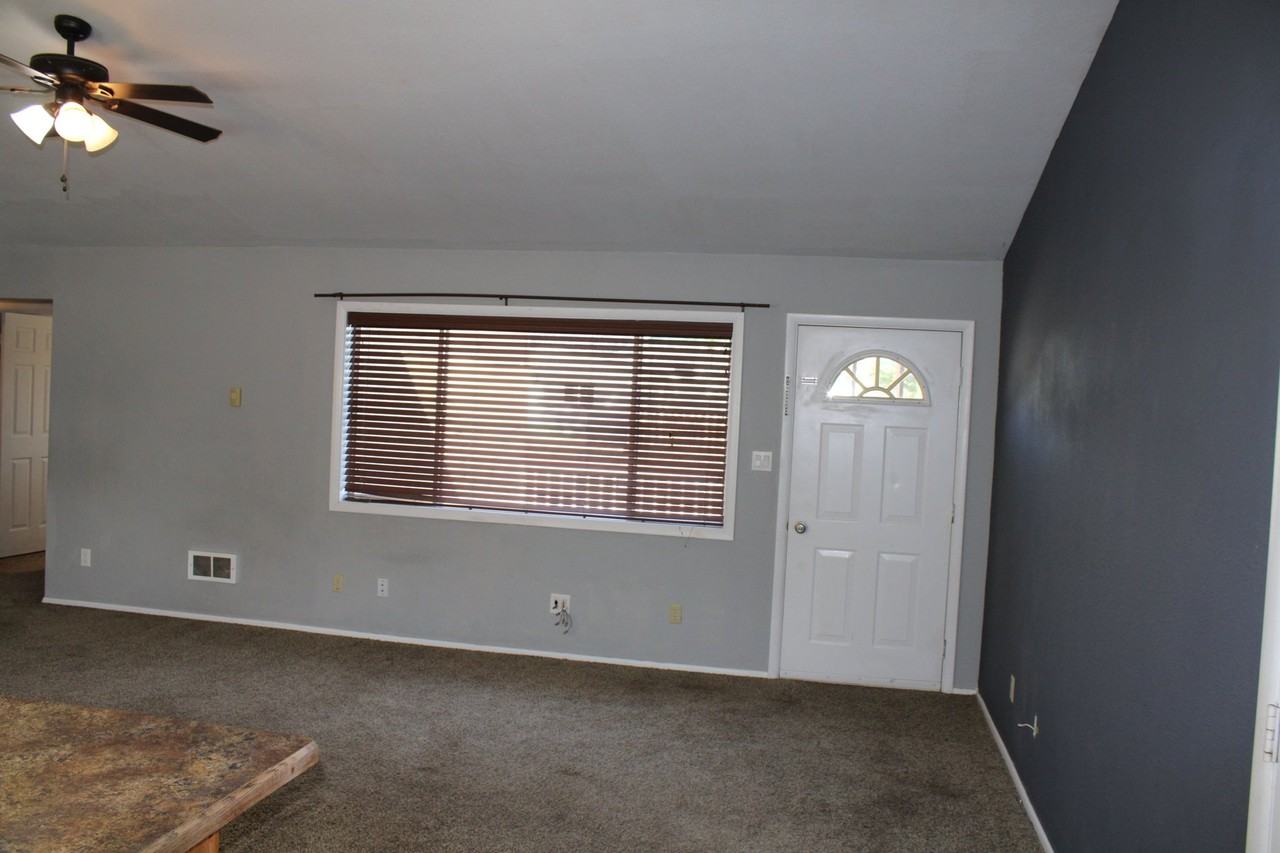 300 Stevens Ave - Photo 7 of 20
