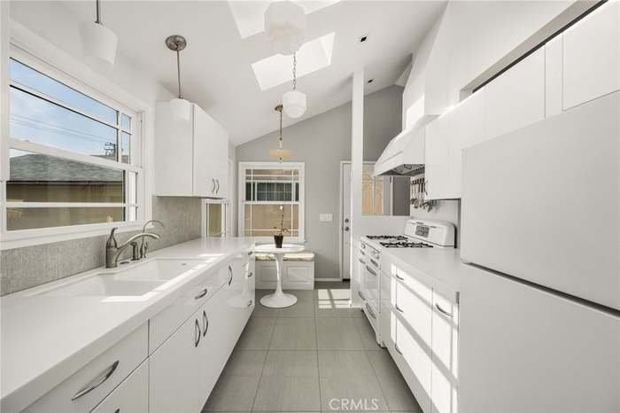 22109 Bonita St - Photo 7 of 20