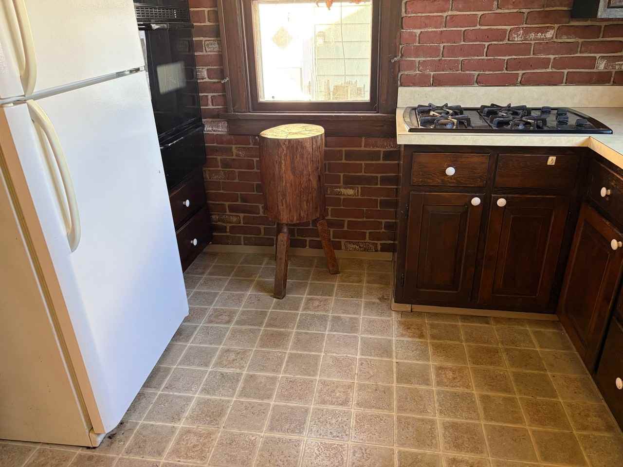 505 Altgeld St - Photo 2 of 10