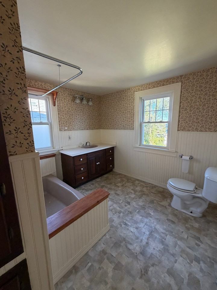 505 Altgeld St - Photo 6 of 10