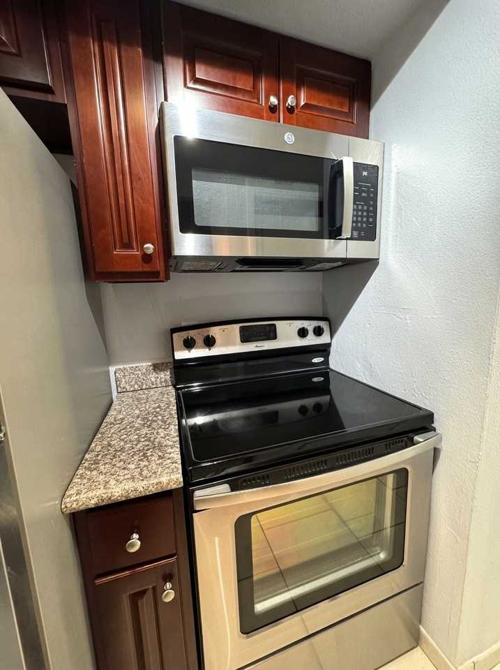3501 Martinique Ave #D - Photo 5 of 17