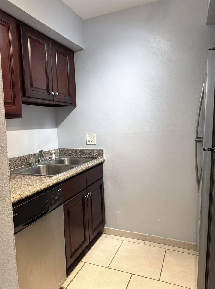 3501 Martinique Ave #D - Photo 6 of 17