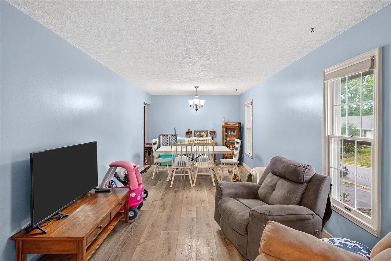 1200 E Summerhill St - Photo 3 of 11