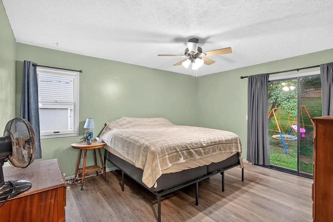 1200 E Summerhill St - Photo 6 of 11