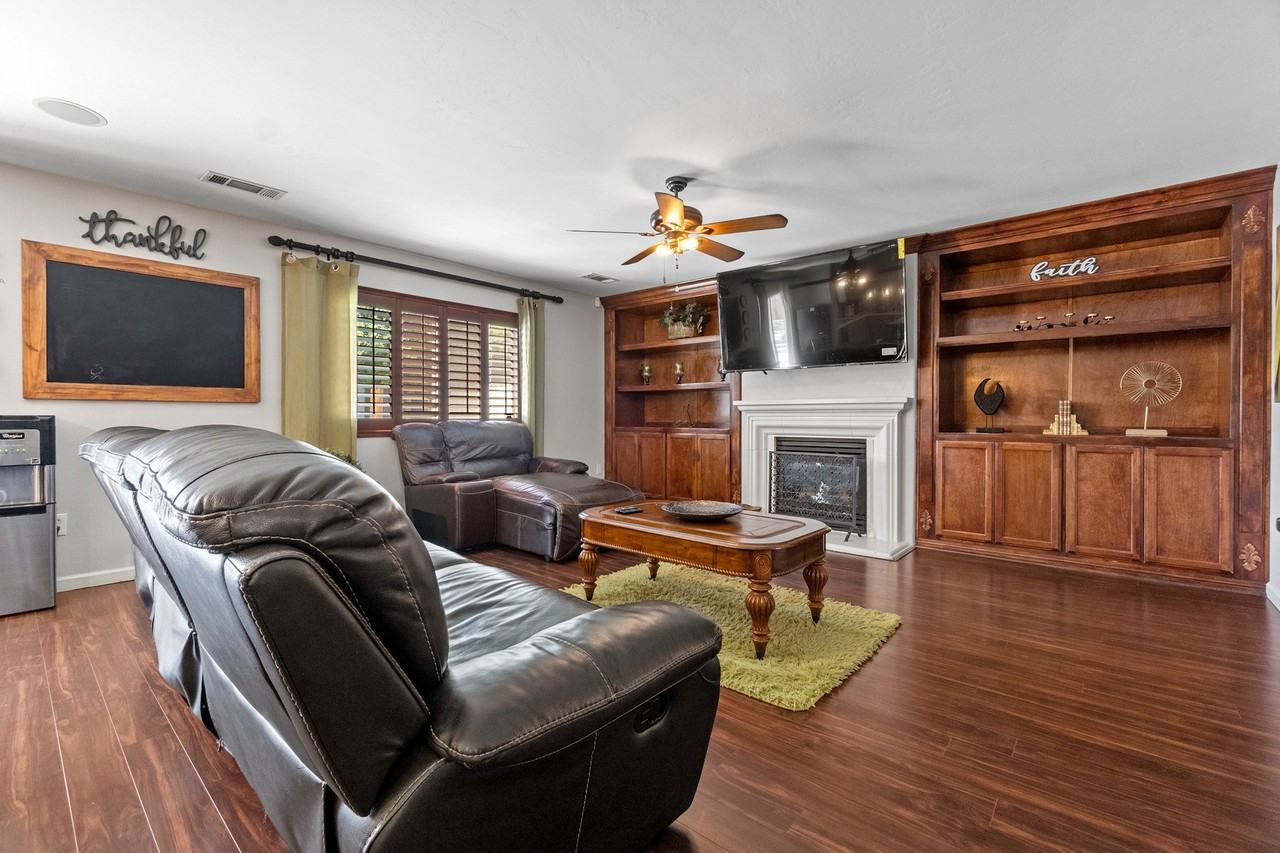 11409 Eresma Dr - Photo 3 of 9
