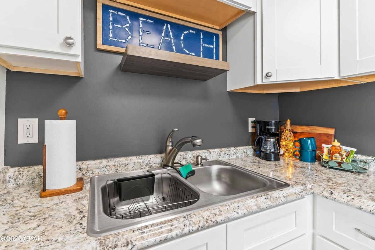 615 Bay Ave - Photo 7 of 32