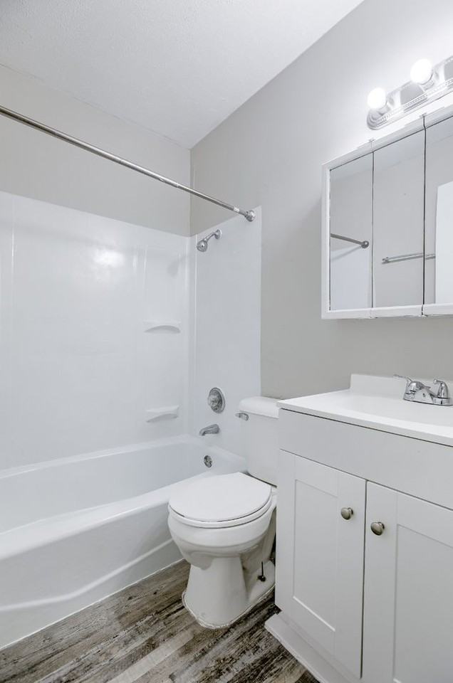 Oakridge Apartments - Photo 4 of 36