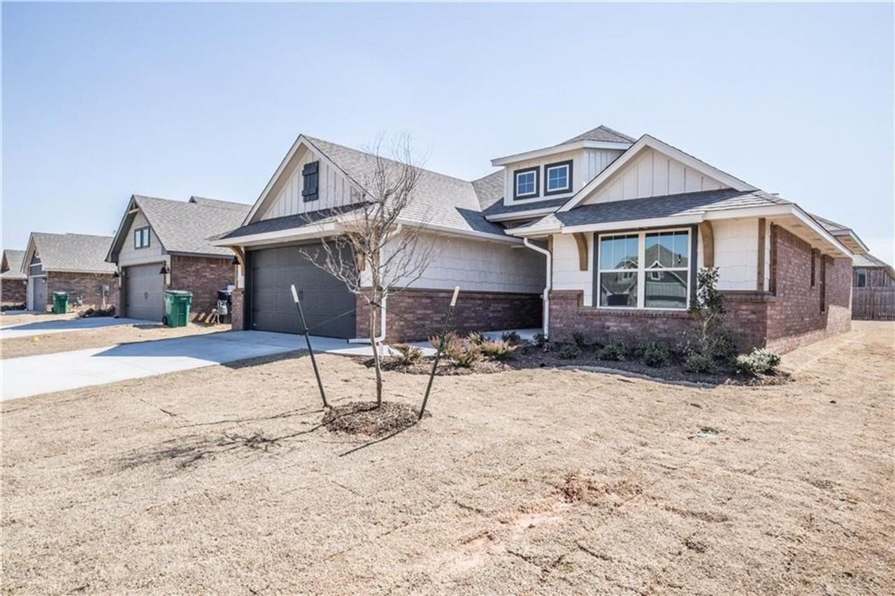 8108 Nw 160th Ter - Photo 2 of 29
