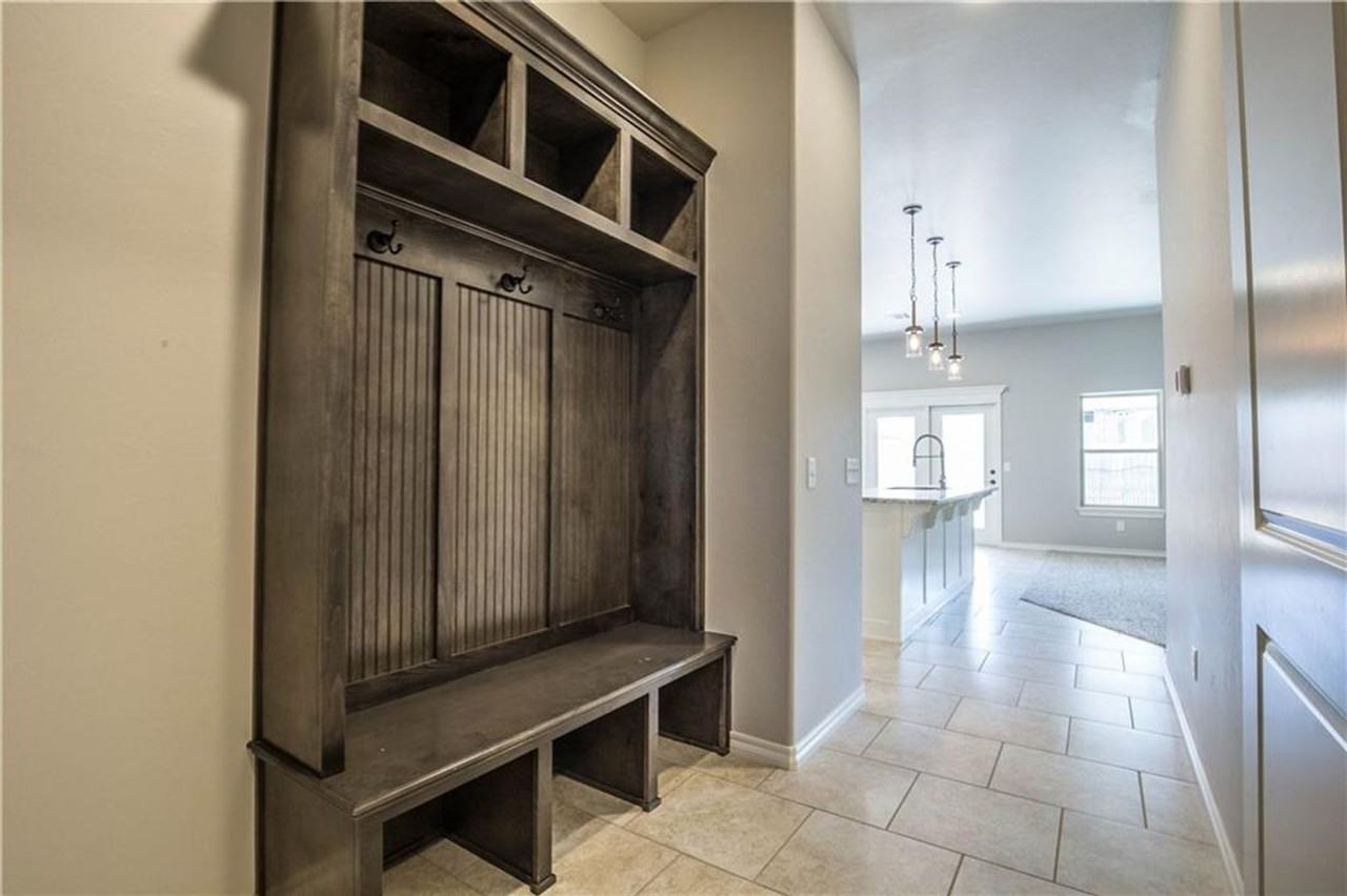 8108 Nw 160th Ter - Photo 4 of 29