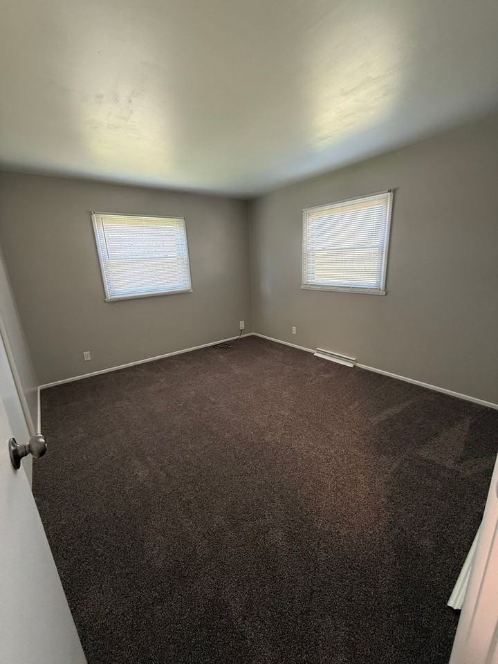 3405 Sandalwood Ln - Photo 7 of 23