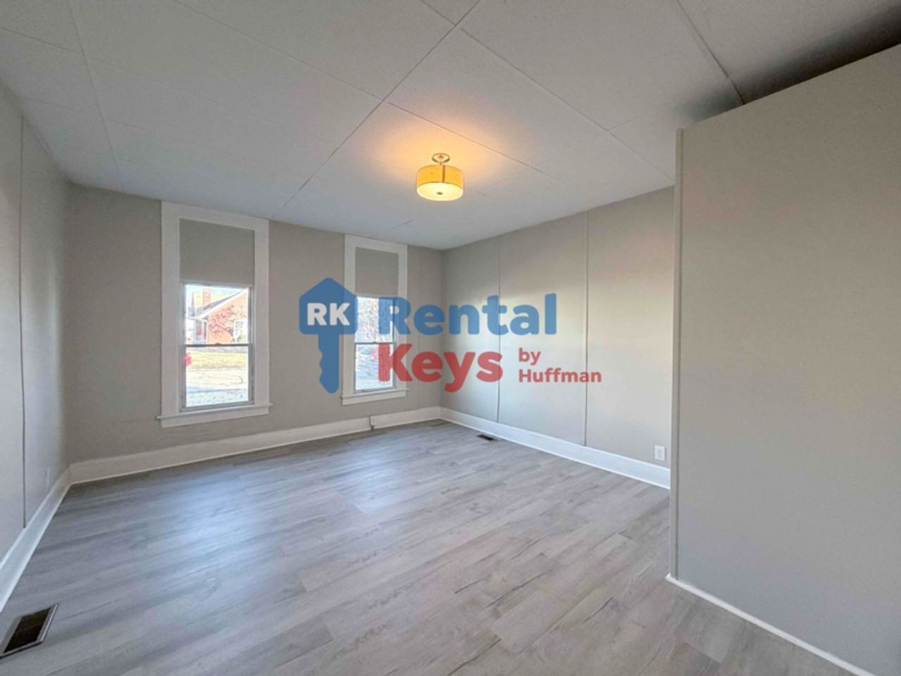 713 Ravenswood Dr - Photo 2 of 11