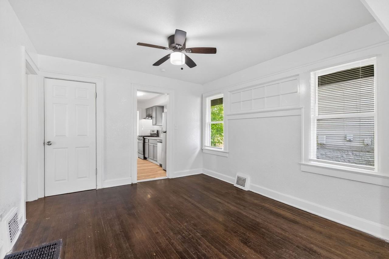 1308 E 59th St - Photo 6 of 21