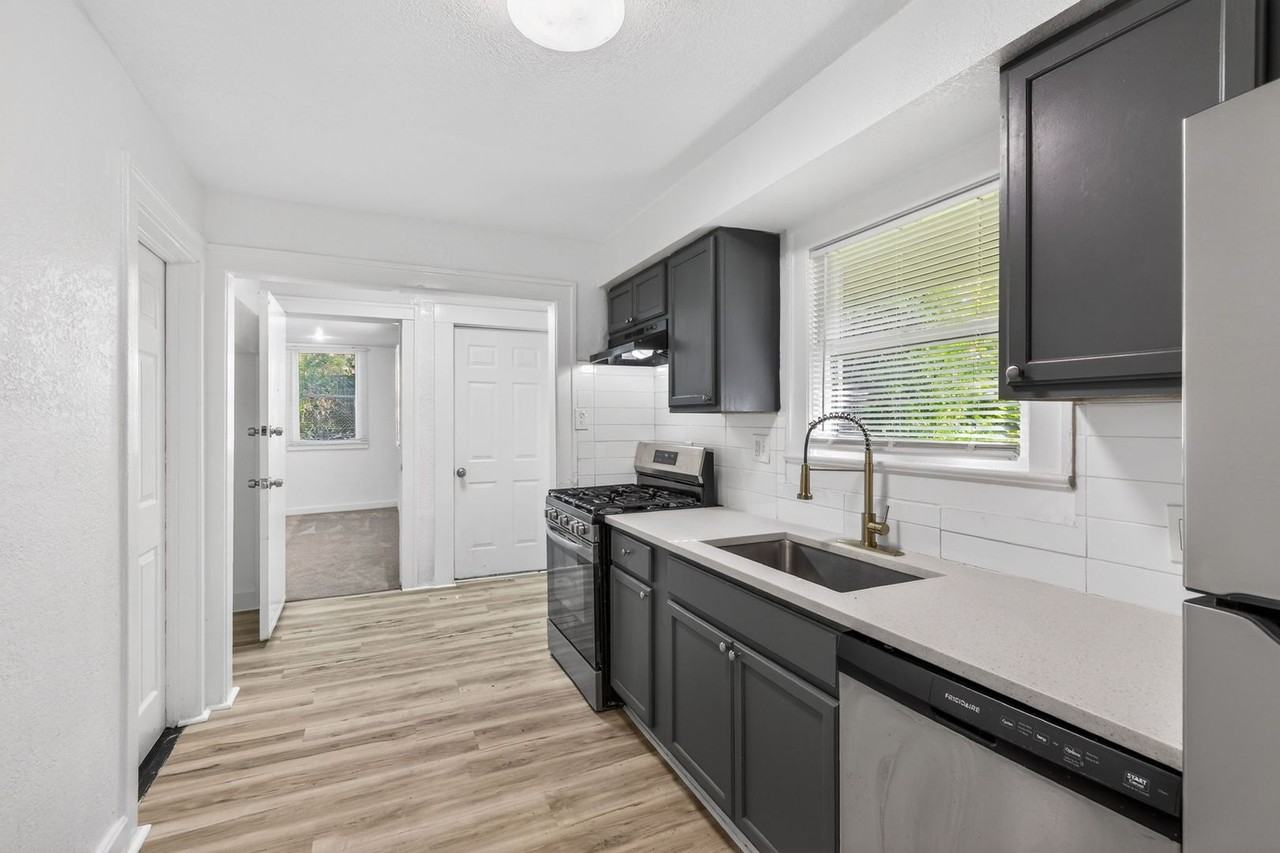 1308 E 59th St - Photo 7 of 21