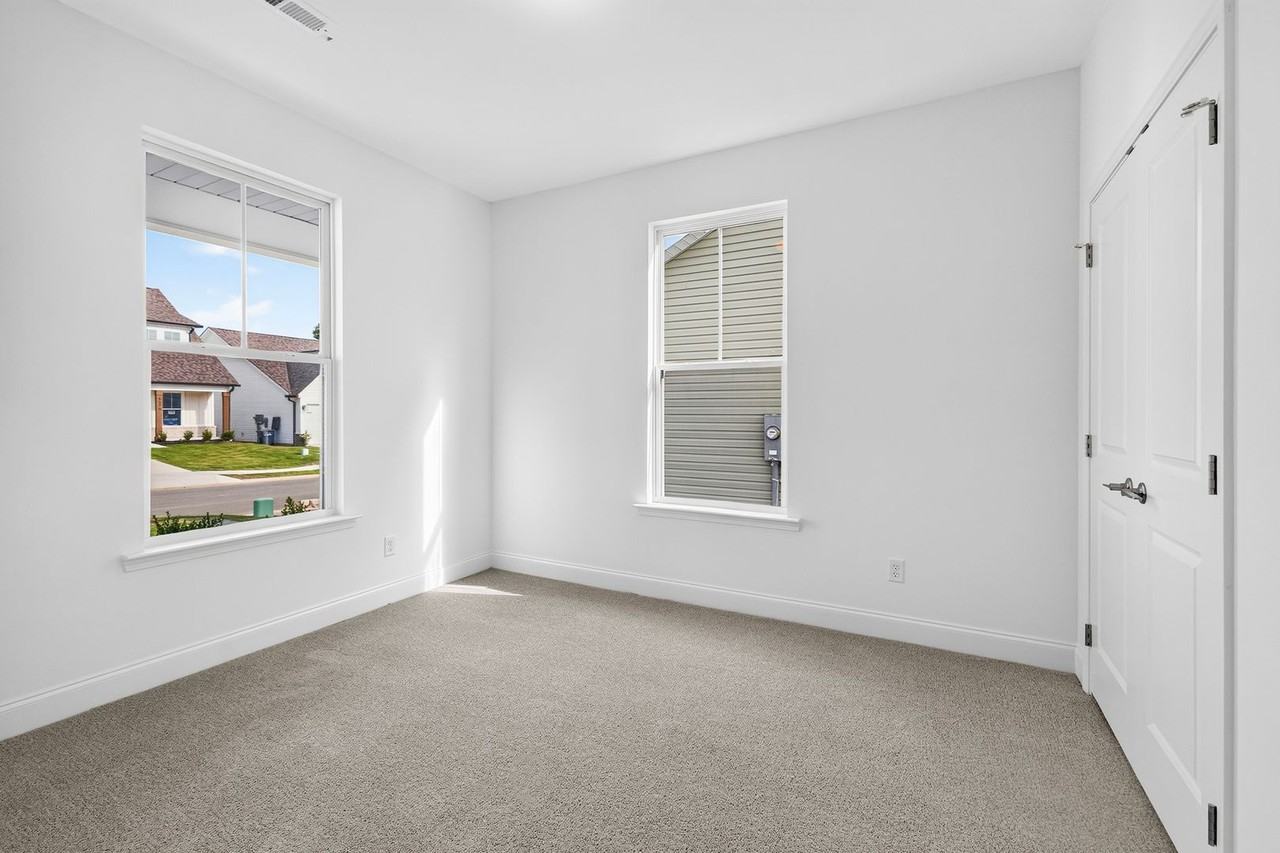 6571 Elizabeth Ann Way - Photo 4 of 32