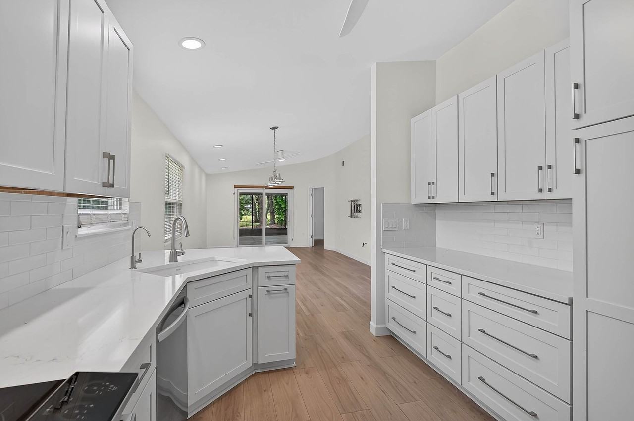 358 Bearded Oaks Cir - Photo 6 of 23