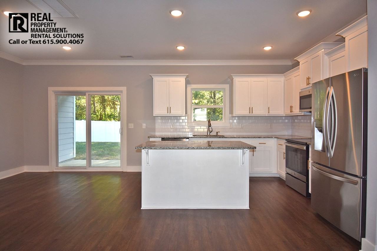 4224 Stark St - Photo 6 of 29