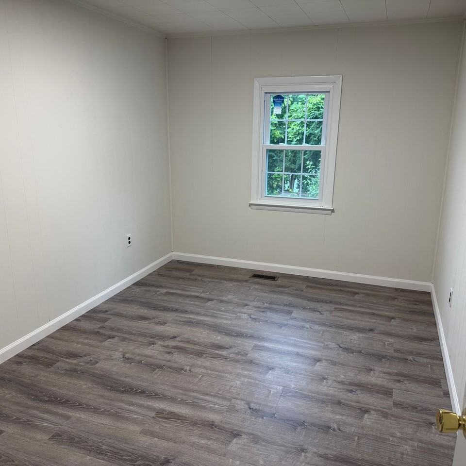 340 Lemon St - Photo 4 of 10