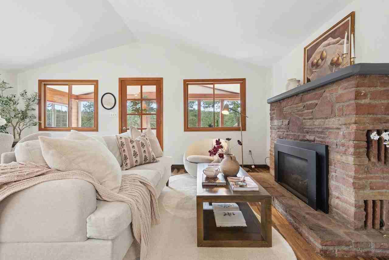 293 Bendemeer Dr - Photo 3 of 23