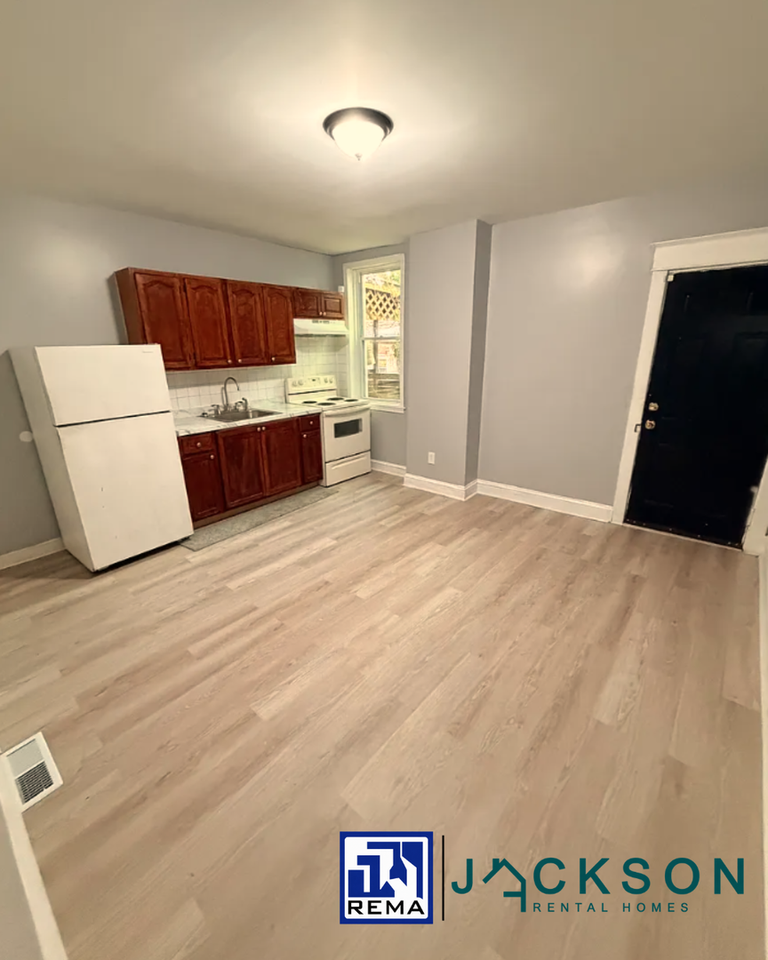 6132 Glenmore Ave - Photo 2 of 18