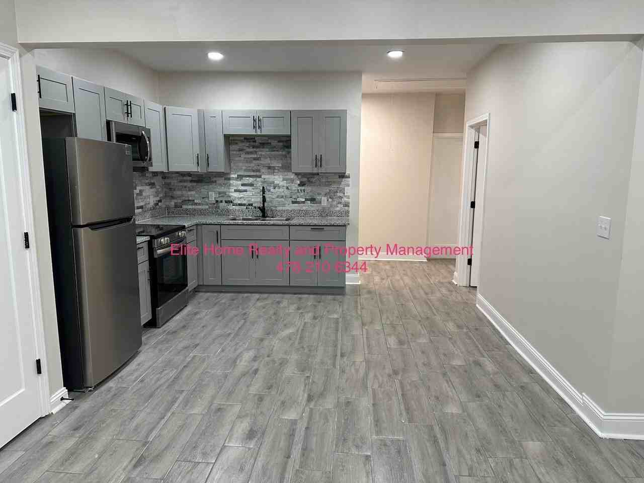 1020 Toombs Street - Photo 7 of 23