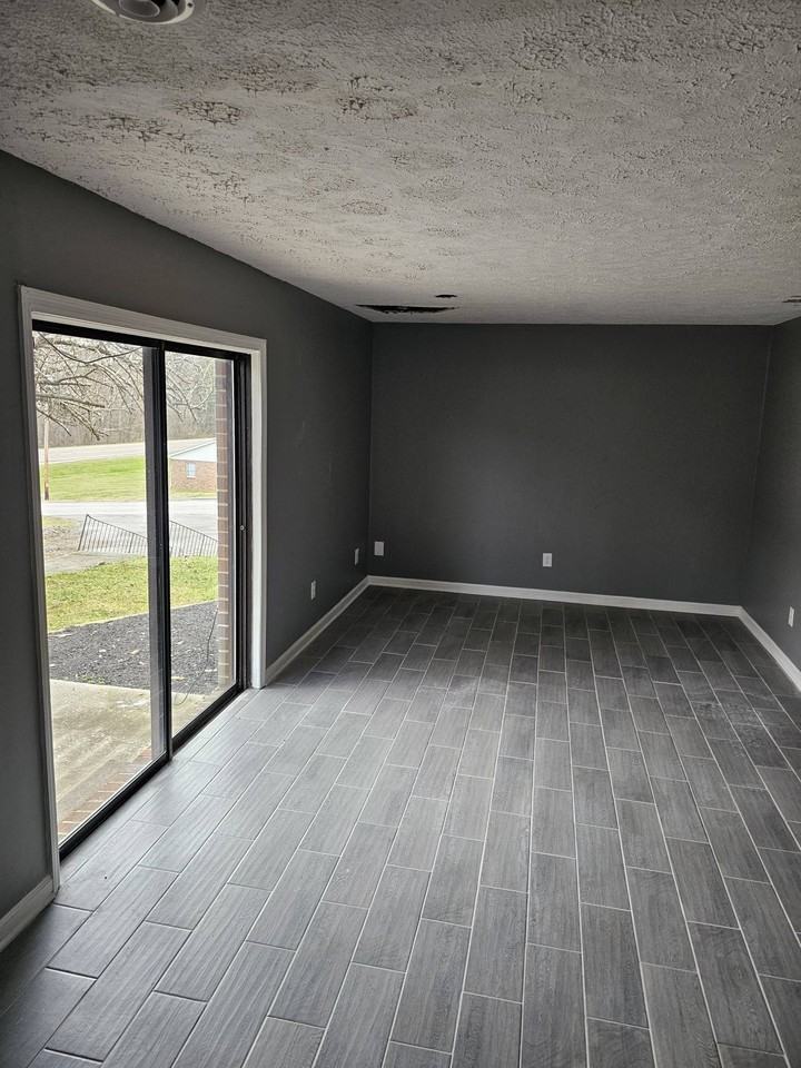 204 Midtown Lane - Photo 3 of 24