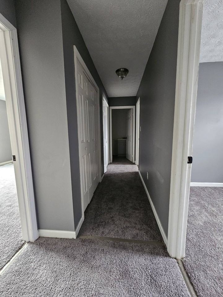 204 Midtown Lane - Photo 4 of 24