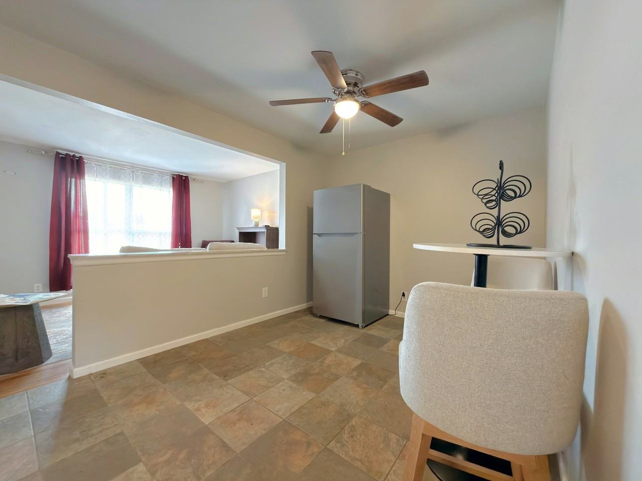 5225 Southwest Avenue, Unit 106 - Photo 5 of 12