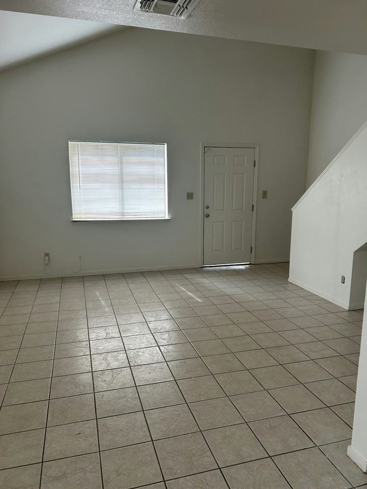 1023 Elizabeth Lane - Photo 3 of 3