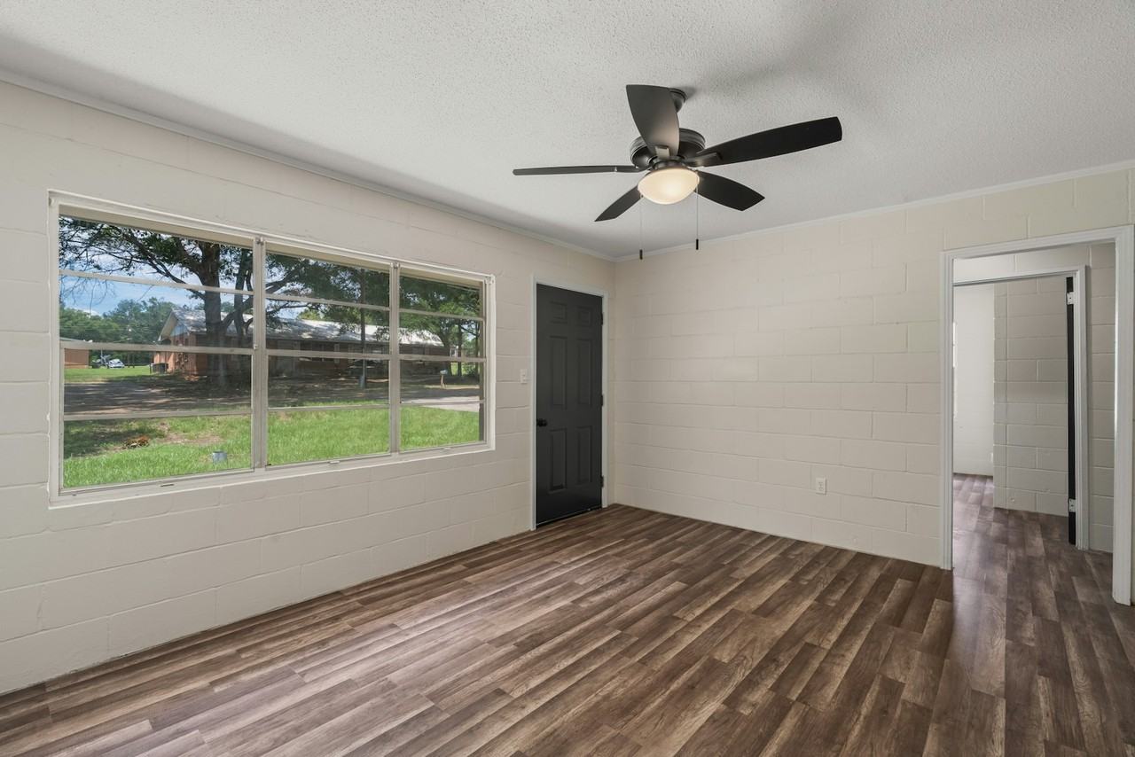 15 East Westover Drive - Photo 2 of 11