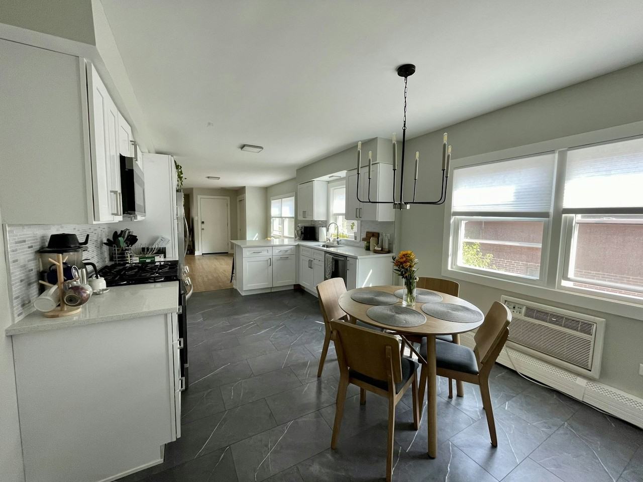 278 N Oaklawn Ave, Unit 1 - Photo 6 of 14