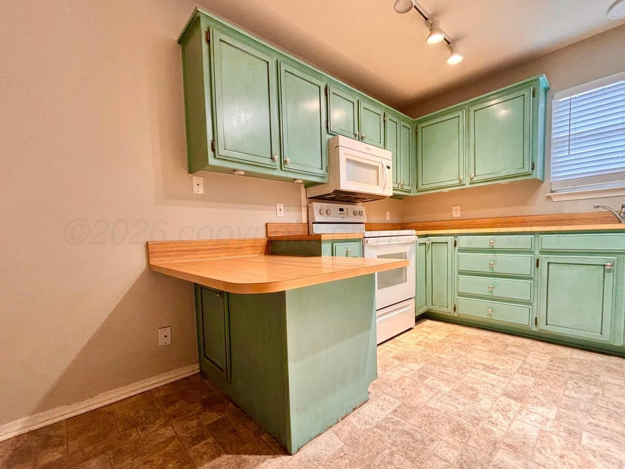 5701 Syracuse Dr - Photo 6 of 15