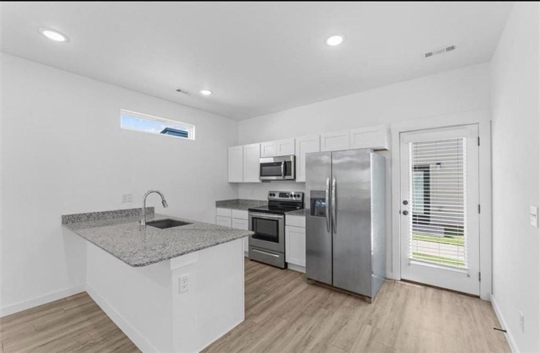 501 Discovery Avenue - Photo 3 of 13