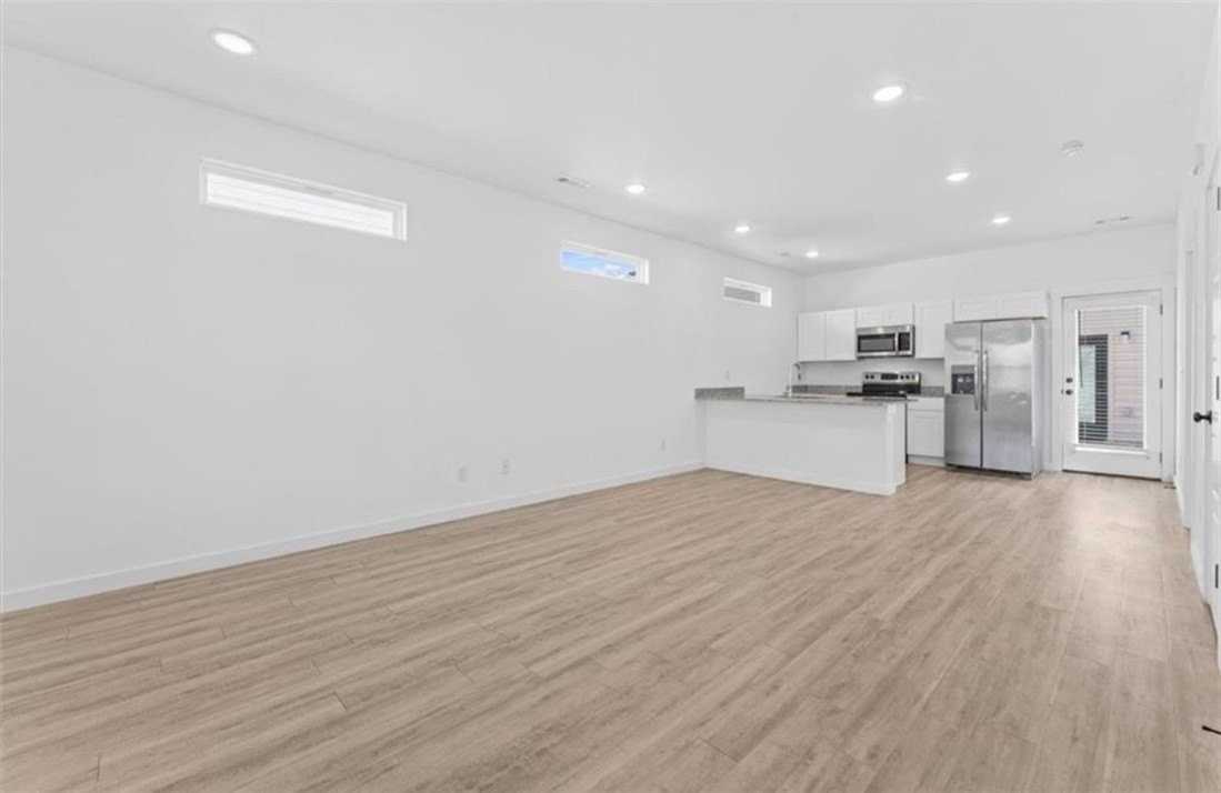 501 Discovery Avenue - Photo 4 of 13