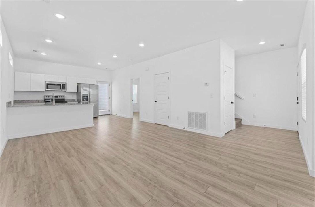 501 Discovery Avenue - Photo 5 of 13