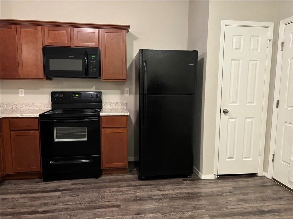 705 Nw 71st Ave - Photo 4 of 10