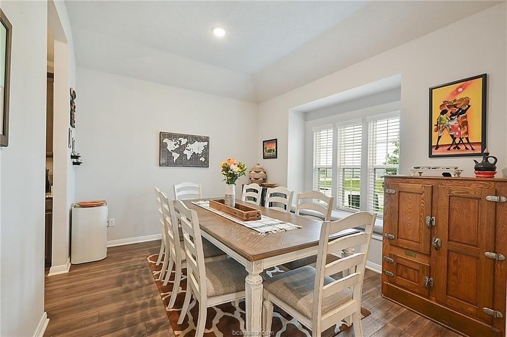 15013 Indian Creek Ln - Photo 2 of 17
