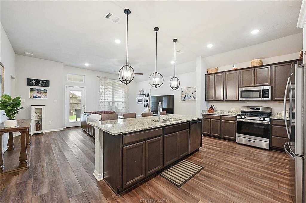 15013 Indian Creek Ln - Photo 3 of 17