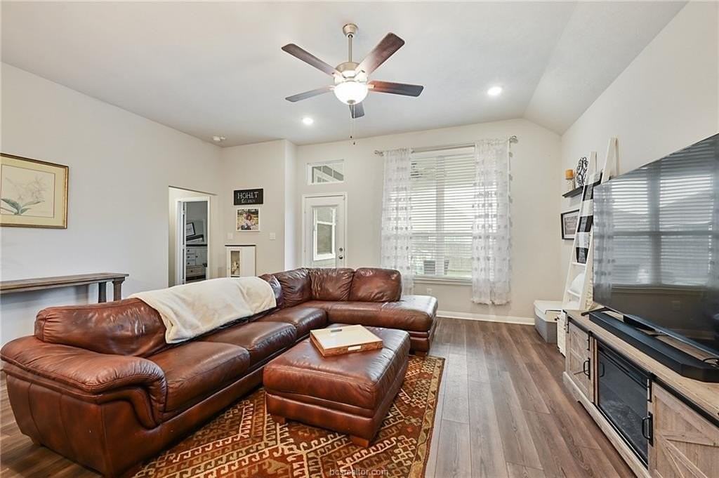 15013 Indian Creek Ln - Photo 7 of 17