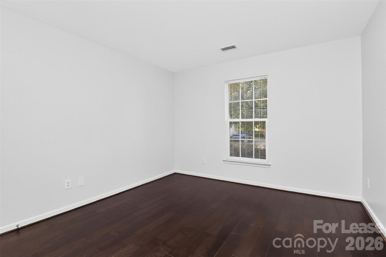 1713 Summit Ridge Ln - Photo 4 of 30