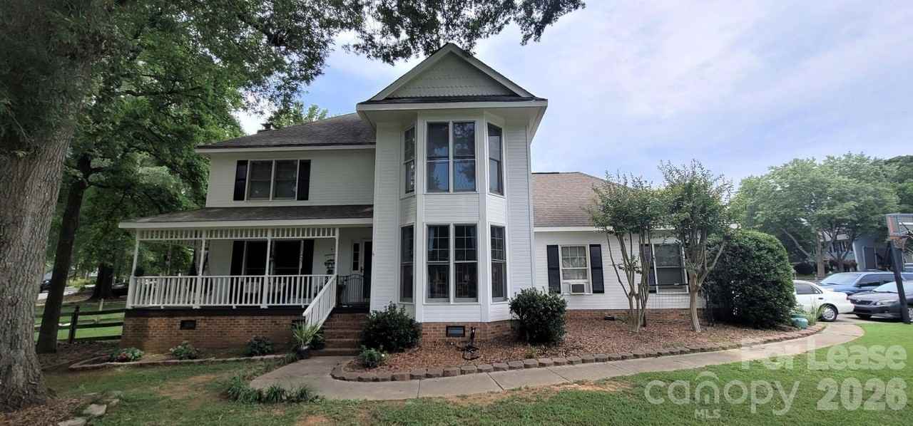 2308 Heathershire Ln - Photo 2 of 32