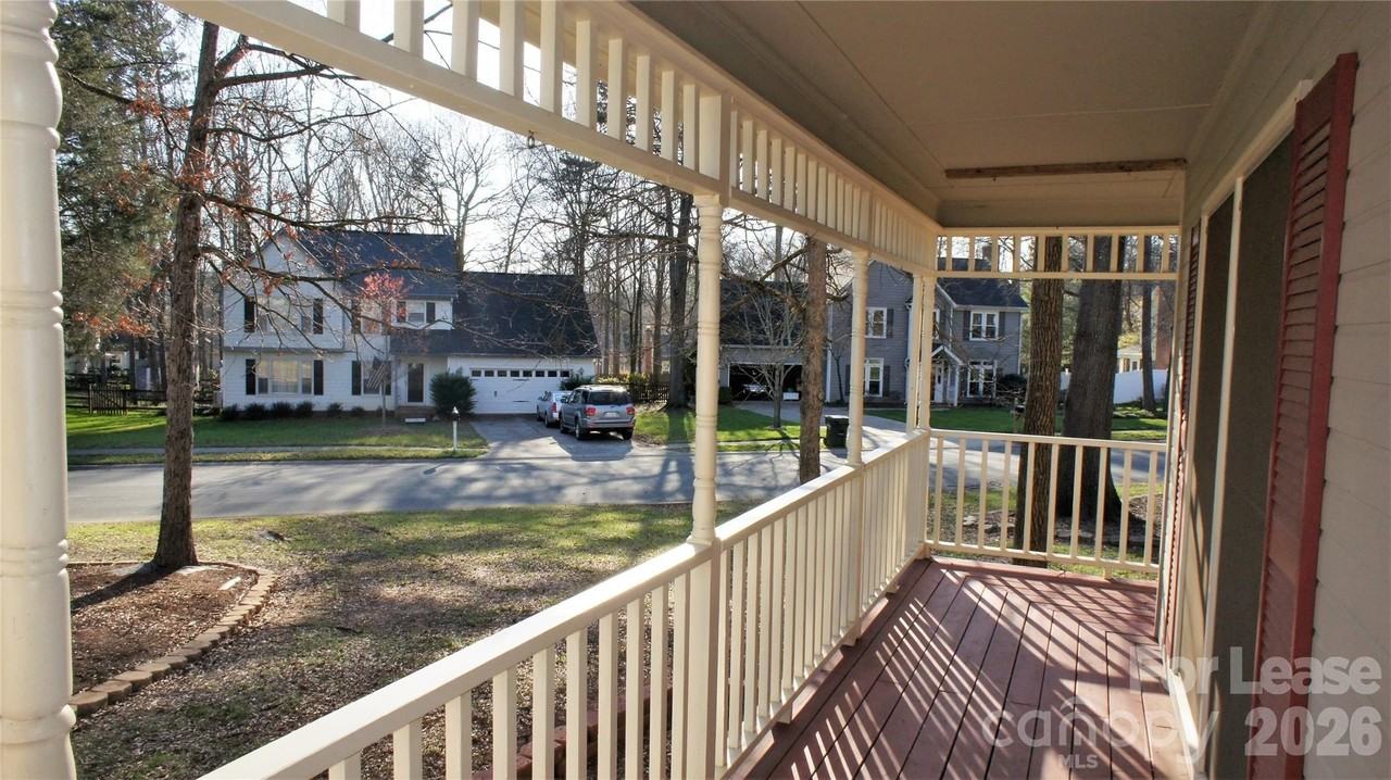 2308 Heathershire Ln - Photo 3 of 32