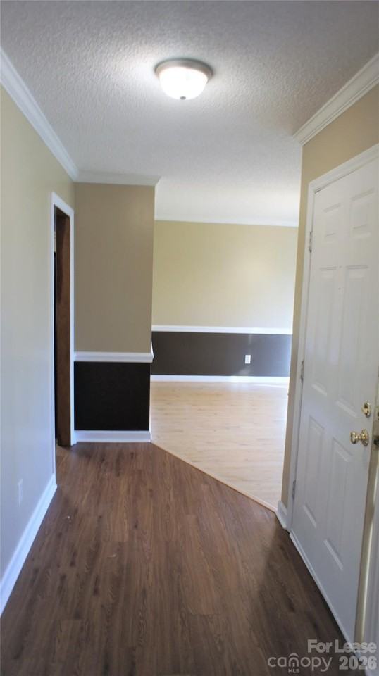 2308 Heathershire Ln - Photo 4 of 32