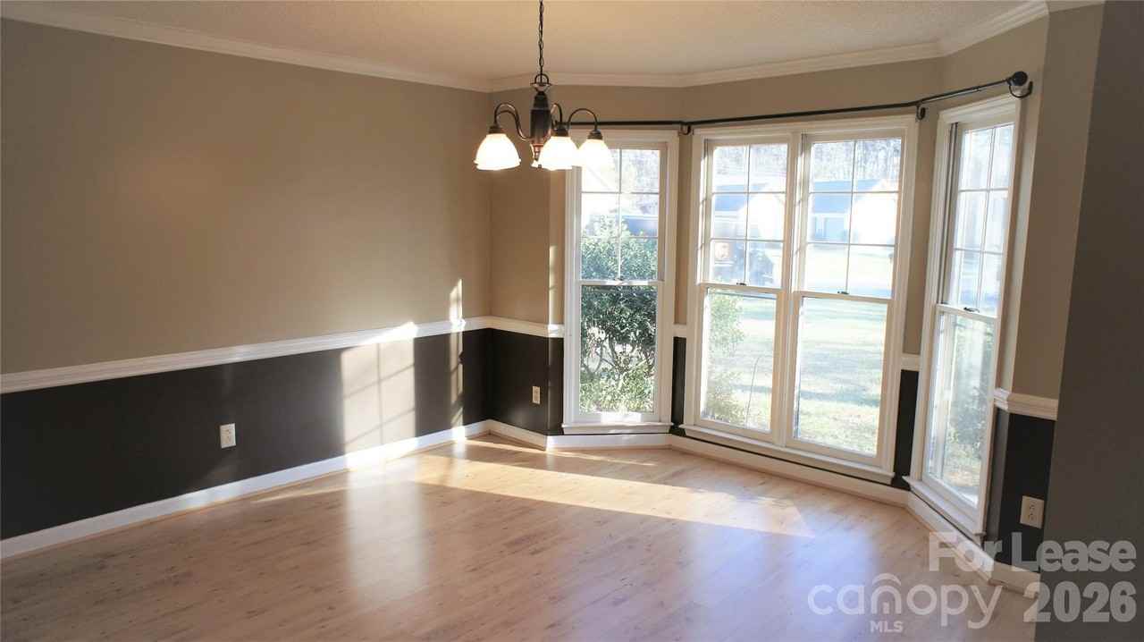 2308 Heathershire Ln - Photo 5 of 32