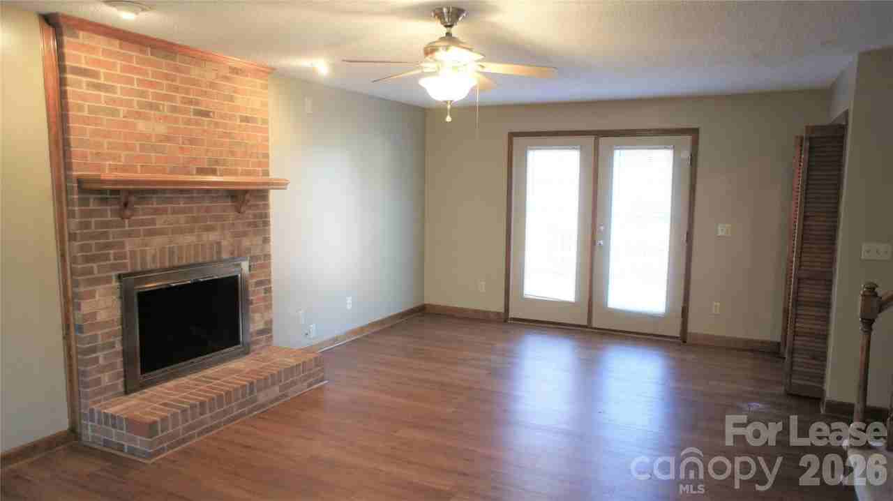 2308 Heathershire Ln - Photo 6 of 32