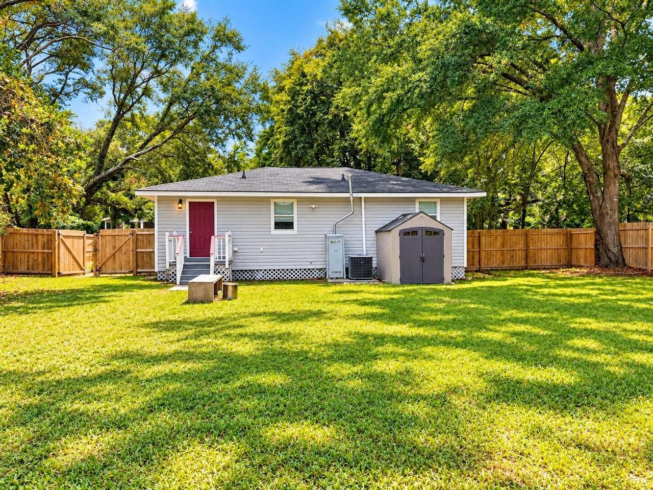 1022 Seaside Ln - Photo 3 of 10